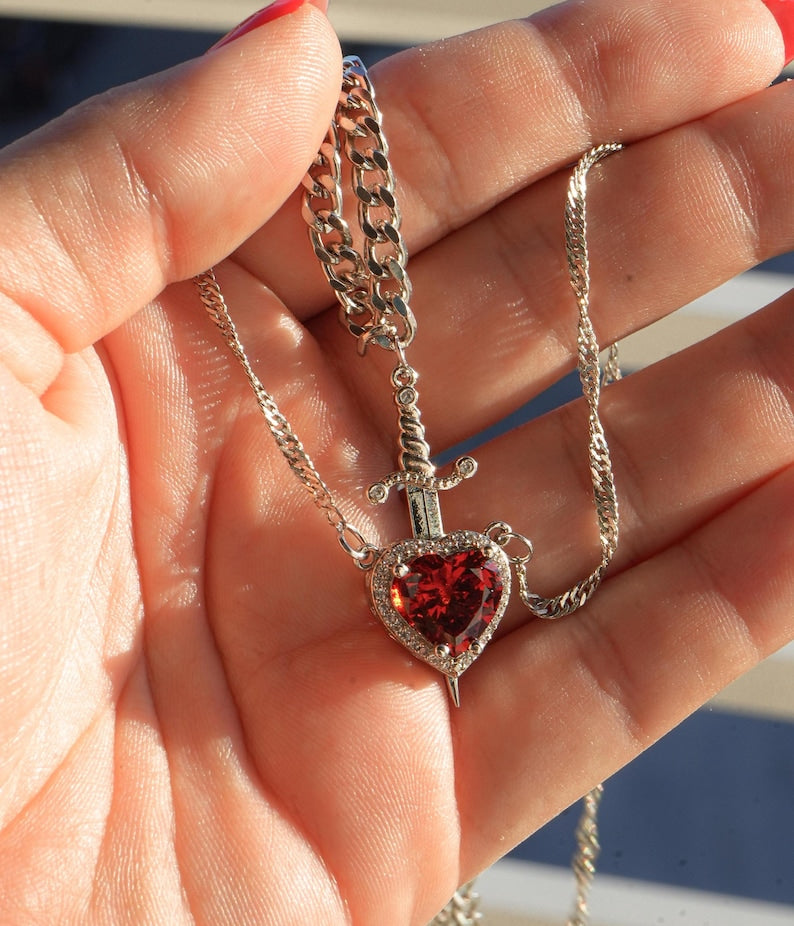 COLLAR DE PAREJA CORAZÓN Y ESPADA ❤️‍🔥🗡️